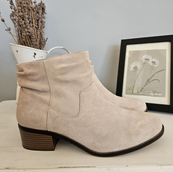 Vionic Tan Suede Ankle Boots Booties Sz 8.5 EUC - Picture 4 of 11